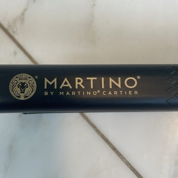 Martino by Martino Cartier 1.25” flat iron model number MCT3013 - Picture 2 of 6